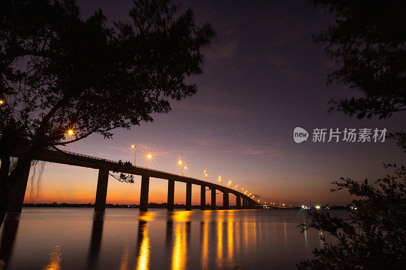 夕阳下的美莱浮桥，江省Go ong镇